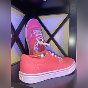 Pink low vans. 7.5 women’s. Worn a few times but still in amazing condition.